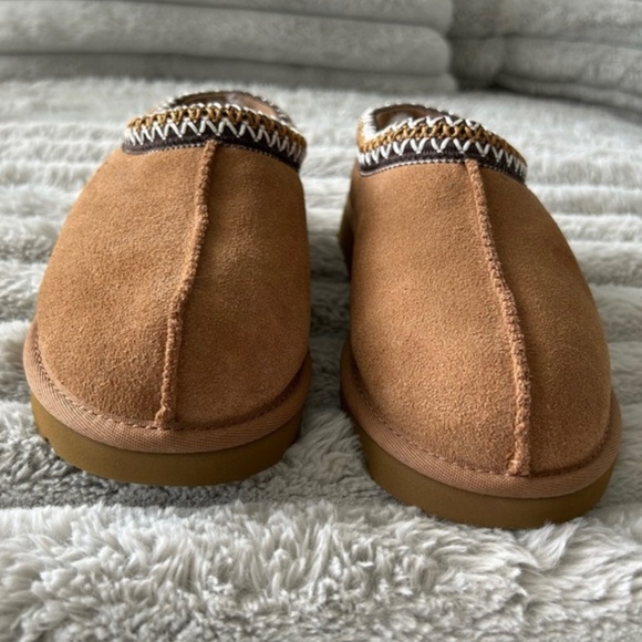 NWOT UGG Tasman II
Chestnut
Classic Slip On Slipper Clog
Size US 5 UK 3 EU 36 - Picture 4 of 8